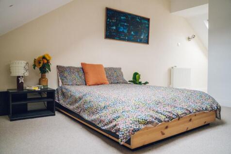 Ystafell Wely 2 / Bedroom 2