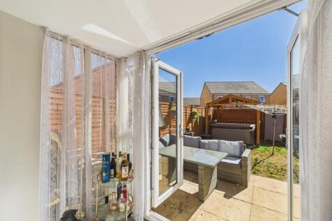 CAM02023G0-PR0153-STILL048