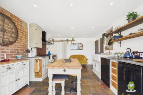 EweMove Basingstoke Estate Agents 17 Vyne Road