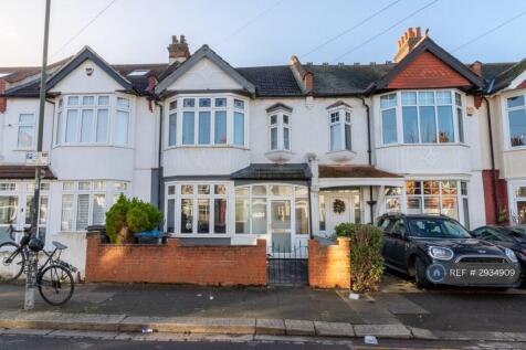 ***DOUBLE BEDROOM AVAILABLE FOR £800PCM (ALL BILLS INCLUDED SUBJECT TO FAIR USAGE)*** First Floor - Double Bedroom Shared reception / diner, kitchen and bathroom. The property also benefits from... **