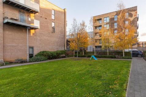 Hickman Avenue, E4