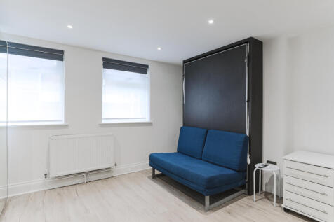 Newly refurbished, very spacious first floor studio flat with Wi-Fi & water included