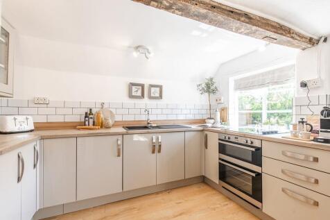 White Cottage Hou...