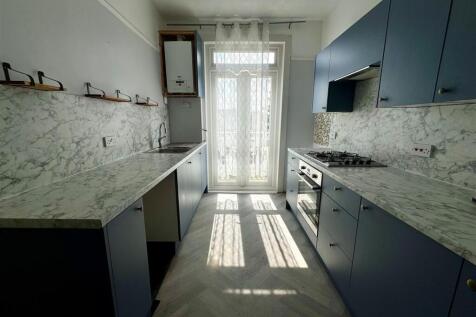 Kitchen1.jpg