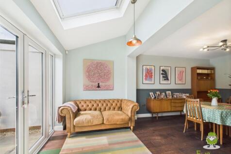 CAM03778G0-PR0235-STILL013