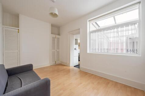 2 bed, 1 bath Terraced in birmingham - Photo 6