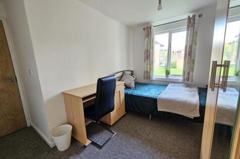 Flat 21 Room 4.jpg