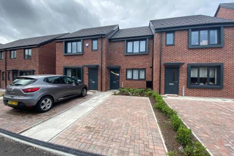 Belvoir Liverpool Central are pleased to offer this well maintained two bedroom townhouse on Oswestry Street, featuring a bright kitchen and dining area, spacious living room, family bathroom, own dri