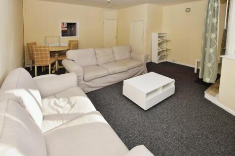 DEPOSIT FREE OPTION AVAILABLE | AVAILABLE 2ND SEPTEMBER | FULLY FURNISHED | OFF STREET PARKING | BILLS PACKAGE AVAILABLE FOR STUDENTS AT ADDITIONAL COST Merrow Walk is situated just off Princess Stree