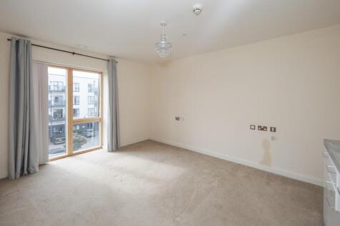 150 Queensway Court_.jpg