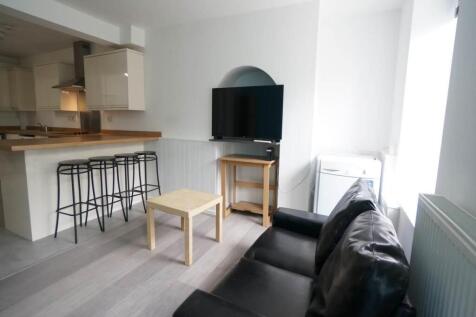 4 Bedroom House in LL57 1HH