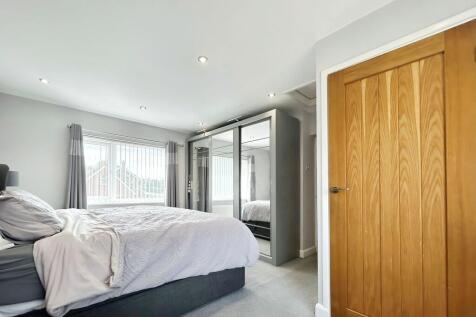 4136b60e-WhatsApp...