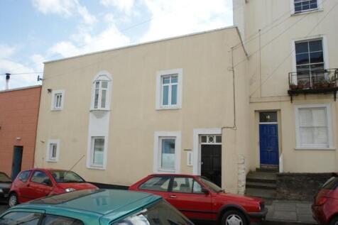 STUDIO APARTMENT IN A GREAT LOCATION IN CLIFTON. There is a small shower room and toilet plus kitchen with microwave oven and access to a large shared patio area out of the living room door. Ref141 (P