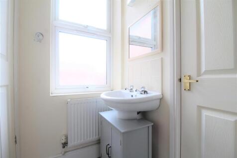 8 Bathroom.JPG