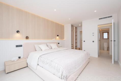 Modern luxury home with pool in a prime location in Puerto Pollensa