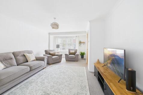 2. CAM04922G0-PR0087-STILL006