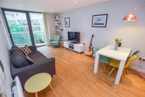 DEPOSIT FREE OPTION AVAILABLE | AVAILABLE 15TH JULY | FULLY FURNISHED | SECURE ALLOCATED PARKING | LARGE BALCONY St Georges Island is located in Castlefield and is within easy reach of Deansgate and C
