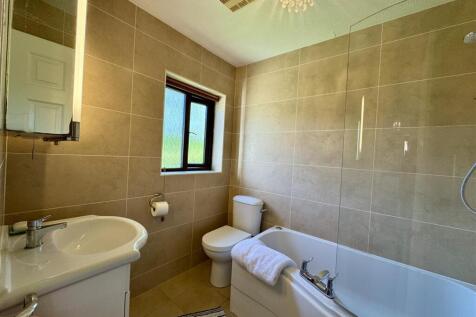 En-Suite Bathroom