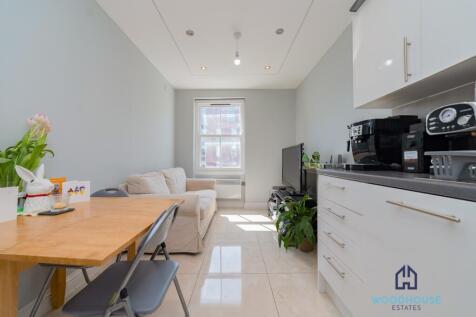 Woodhouse Estates are delighted to offer this stylish two bedroom flat with a modern finish - Available 31st July