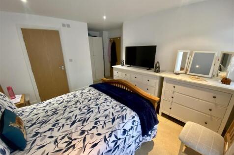 Bramleys Estate Agents - Huddersfield Road - Mirfi