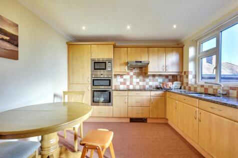 Kitchen_1.jpeg