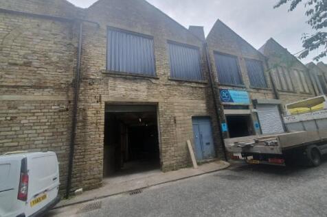Light Industrial to rent in huddersfield