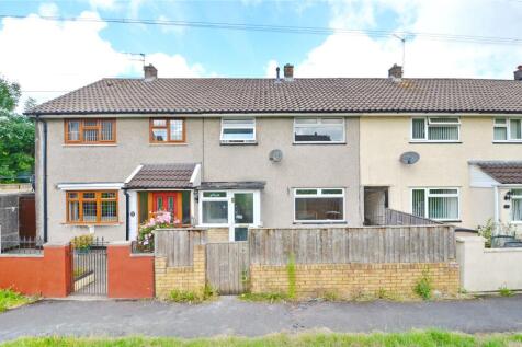***SHARERS AND STUDENTS WELCOME*** Spacious four bedroom house on Blake Road in Lockleaze, offered fully furnished and available from the 1st of July 2026.