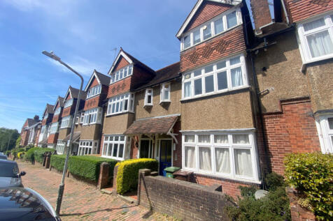 1 Bed Unfurnished Flat