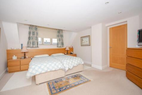 Bedroom 1.jpg