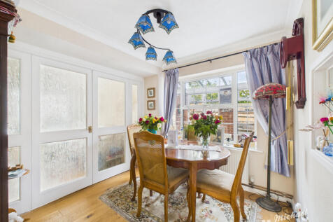 CAM03218G0-PR0737-STILL014