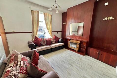 Bramleys Estate Agents - Ray Street - Auction - Hu
