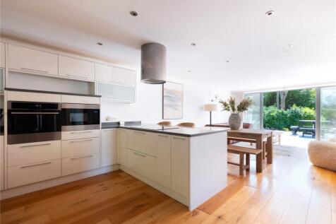 Coast Kitchen/Lounge