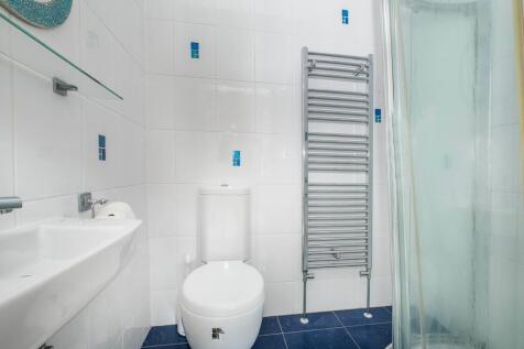 En-Suite to Bedroom 1