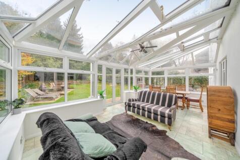 1376470-15-690b38...