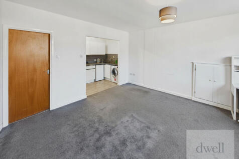 ***Available 29th July – Spacious 1 Bedroom Apartment*** – Dwell are delighted to present this well proportioned unfurnished apartment on Spen Lane. Offering a bright open plan living space, modern fi