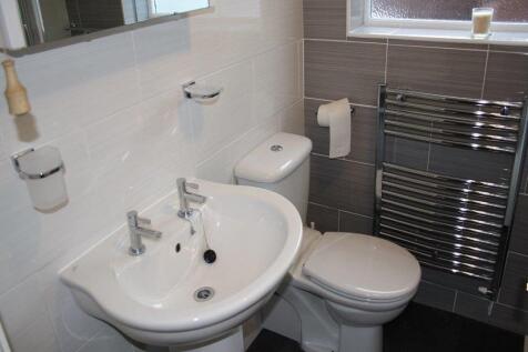 elgin drive bathroom 2.JPG