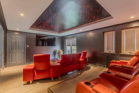 7 bed, 6 bath Detached Villa in Glasgow - Photo 8