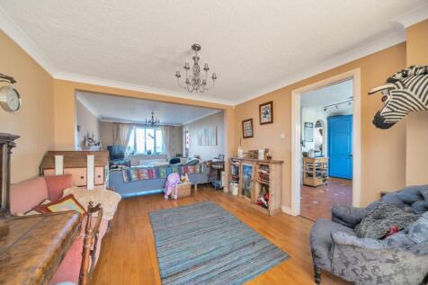 Sitting Room/Dining Area
