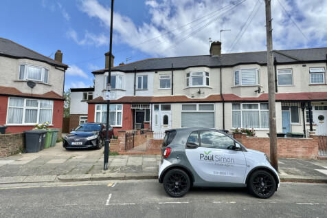 6 Bedroom for Rent in N22