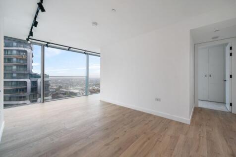 Luxurious 2-bed apartment in prestigious Valencia Tower, EC1V. Breathtaking views, elegant design, exclusive amenities. Ideal urban sanctuary in vibrant city setting.