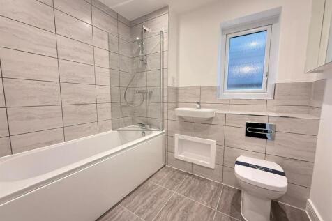Main Bathroom.jpg