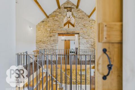 Heading Across the Landing with Feature Lighting