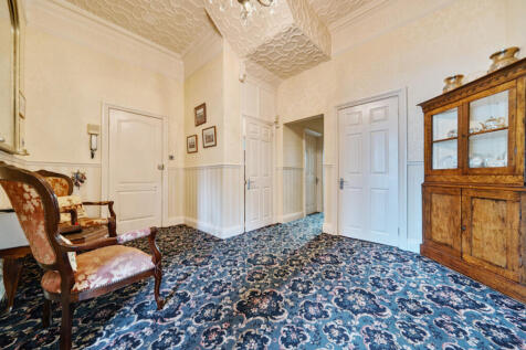 1326712-5-687f937...