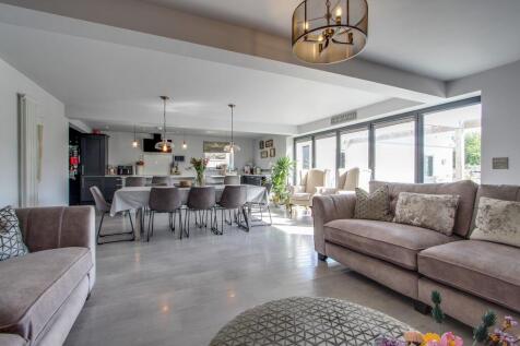 Kitchen/Dining/Family Room