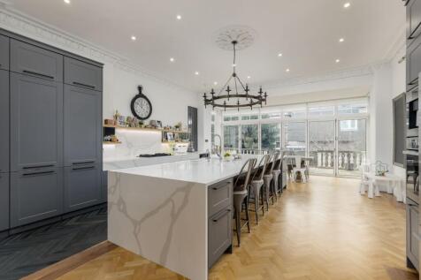 6 bed, 5 bath Detached in Edinburgh - Photo 8