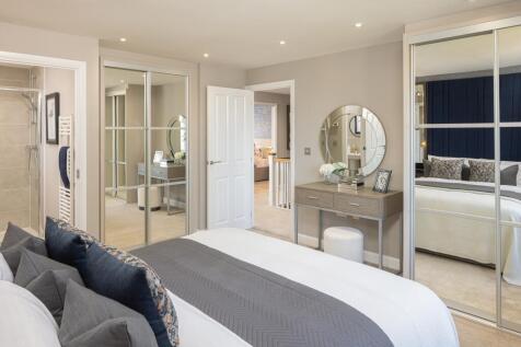 Main bedroom in 4 bed Holden