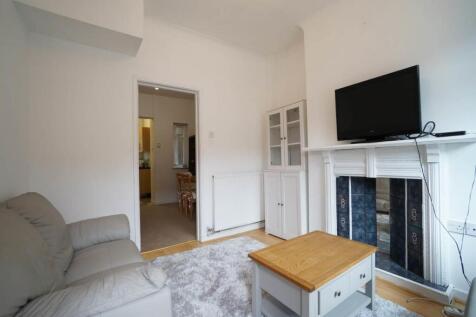 2 Bedroom House in LL57 1LG