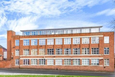 Harvey & Ryall are pleased to present this fantastic opportunity to rent this bespoke penthouse apartment with secure gated entrance and amazing roof terrace.