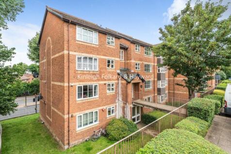 This two bedroom apartment is perfectly located for transport and local amenities. Well presented throughout and ideal for a couple.