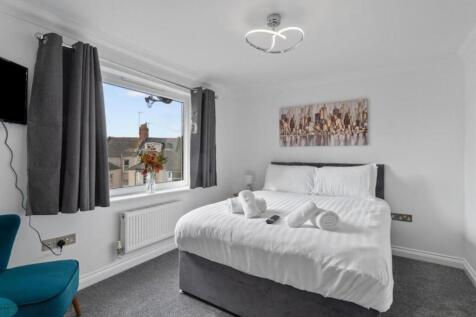 4 Bedroom House in PL1 3DR